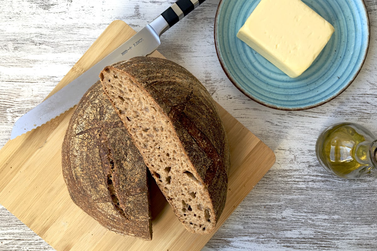 pão integral com fermento natural, pão integral com massa mãe, pão integral caseiro