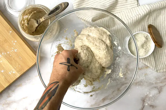 Sourdough: mixing the dough 